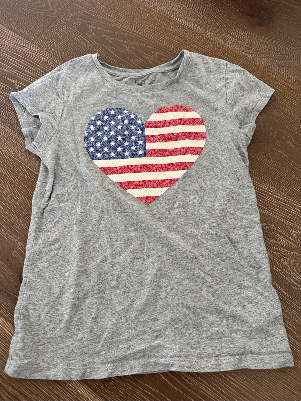 Gap Kids Girls Fitted Gray Tee with American Flag Heart Graphic. Size L 10